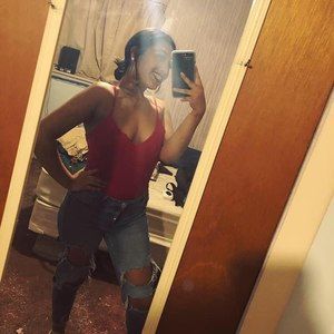 Meet your Posher, Nicole